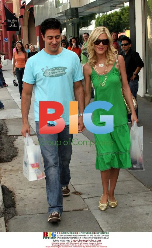 Tori Spelling and Husband Shopping at Kitson